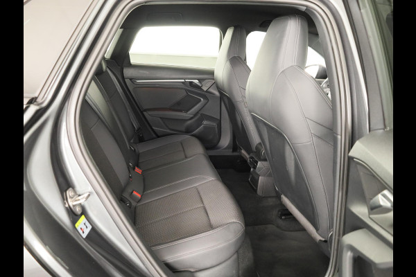 Audi A3 Sportback 45 TFSI e S edition Competition 245pk | Ambient Lighting | Afgevlakt stuur | Audi soundsystem | Parkeerhulp V+A