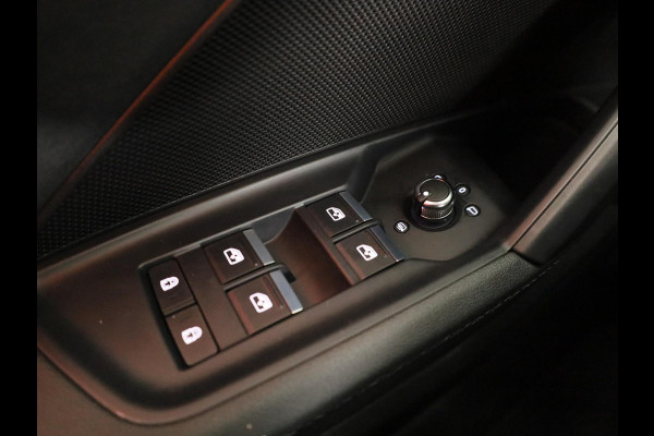 Audi A3 Sportback 45 TFSI e S edition Competition 245pk | Ambient Lighting | Afgevlakt stuur | Audi soundsystem | Parkeerhulp V+A