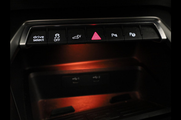 Audi A3 Sportback 45 TFSI e S edition Competition 245pk | Ambient Lighting | Afgevlakt stuur | Audi soundsystem | Parkeerhulp V+A