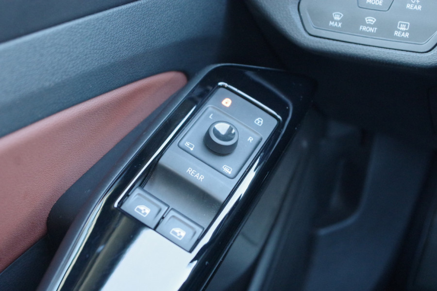 Volkswagen ID.4 Max 77 kWh, Winterpakket, Leder / Alcantara, Camera, Warmtepomp