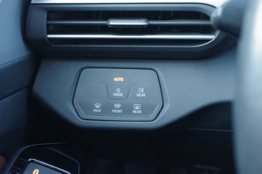 Volkswagen ID.4 Max 77 kWh, Winterpakket, Leder / Alcantara, Camera, Warmtepomp