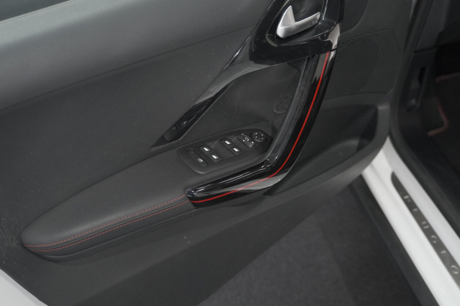 Peugeot 2008 PureTech 110 EAT6 GT-Line | Trekhaak | Camera | Navigatie | Parkeersensoren