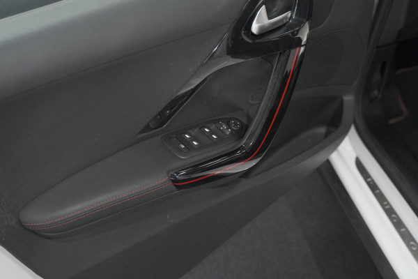 Peugeot 2008 PureTech 110 EAT6 GT-Line | Trekhaak | Camera | Navigatie | Parkeersensoren