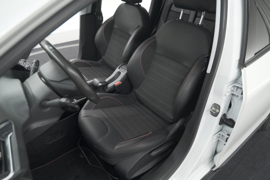 Peugeot 2008 PureTech 110 EAT6 GT-Line | Trekhaak | Camera | Navigatie | Parkeersensoren