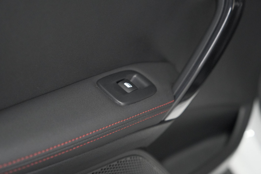 Peugeot 2008 PureTech 110 EAT6 GT-Line | Trekhaak | Camera | Navigatie | Parkeersensoren