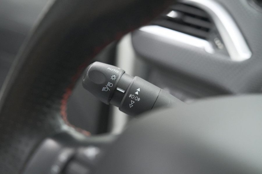 Peugeot 2008 PureTech 110 EAT6 GT-Line | Trekhaak | Camera | Navigatie | Parkeersensoren