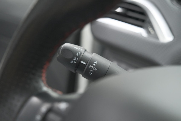 Peugeot 2008 PureTech 110 EAT6 GT-Line | Trekhaak | Camera | Navigatie | Parkeersensoren