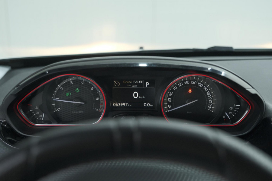 Peugeot 2008 PureTech 110 EAT6 GT-Line | Trekhaak | Camera | Navigatie | Parkeersensoren