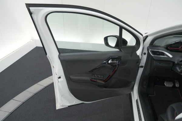 Peugeot 2008 PureTech 110 EAT6 GT-Line | Trekhaak | Camera | Navigatie | Parkeersensoren