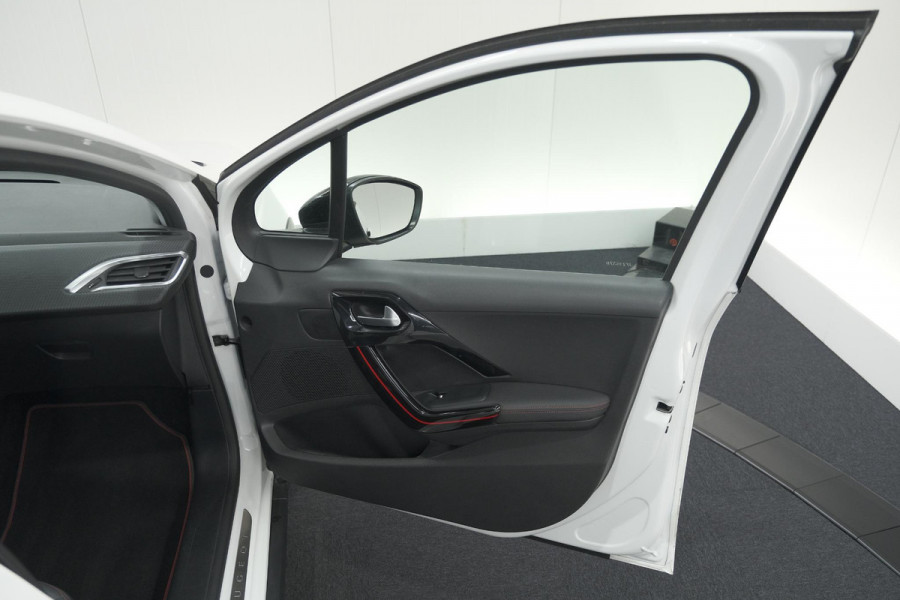 Peugeot 2008 PureTech 110 EAT6 GT-Line | Trekhaak | Camera | Navigatie | Parkeersensoren