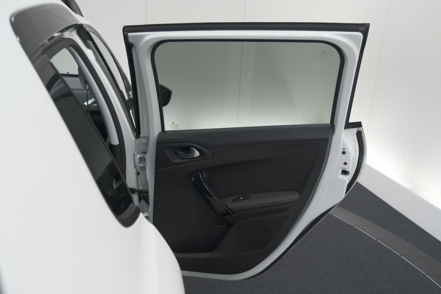 Peugeot 2008 PureTech 110 EAT6 GT-Line | Trekhaak | Camera | Navigatie | Parkeersensoren