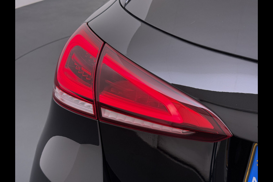 Mercedes-Benz A-Klasse 250e AMG // Panoramadak // Distronic // Carplay // 18" // Nightpakket // All Season Banden // Widescreen