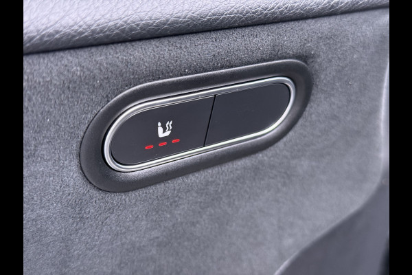 Mercedes-Benz A-Klasse 250e AMG // Panoramadak // Distronic // Carplay // 18" // Nightpakket // All Season Banden // Widescreen