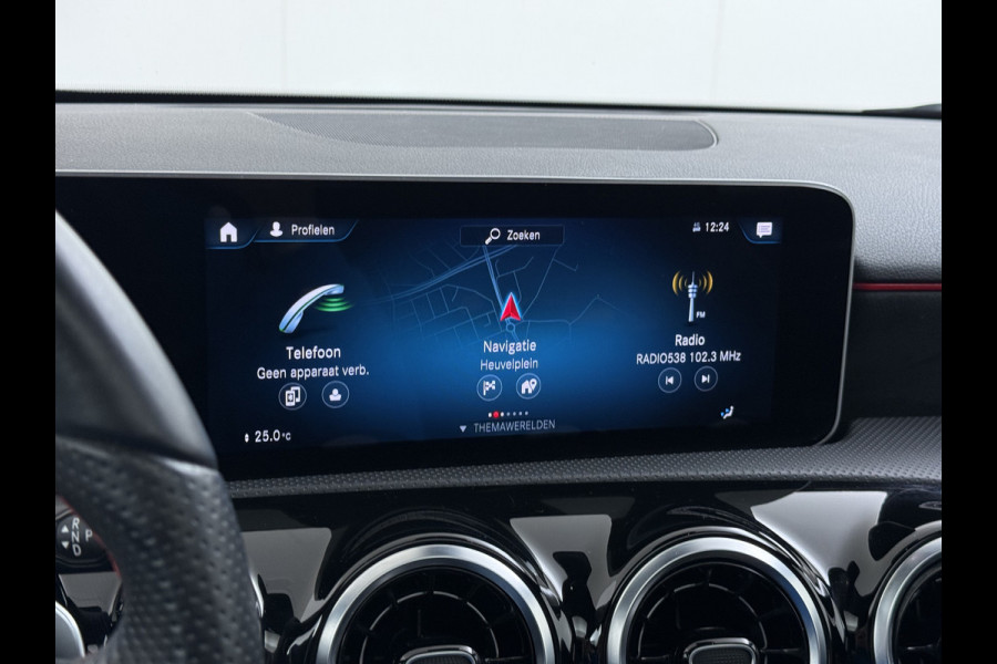 Mercedes-Benz A-Klasse 250e AMG // Panoramadak // Distronic // Carplay // 18" // Nightpakket // All Season Banden // Widescreen