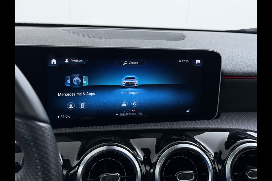 Mercedes-Benz A-Klasse 250e AMG // Panoramadak // Distronic // Carplay // 18" // Nightpakket // All Season Banden // Widescreen