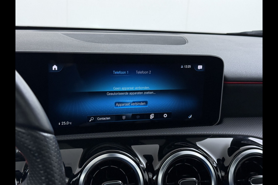 Mercedes-Benz A-Klasse 250e AMG // Panoramadak // Distronic // Carplay // 18" // Nightpakket // All Season Banden // Widescreen