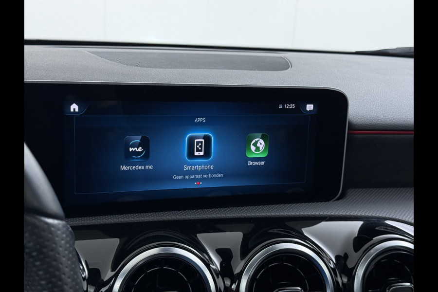 Mercedes-Benz A-Klasse 250e AMG // Panoramadak // Distronic // Carplay // 18" // Nightpakket // All Season Banden // Widescreen