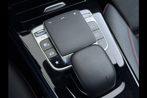 Mercedes-Benz A-Klasse 250e AMG // Panoramadak // Distronic // Carplay // 18" // Nightpakket // All Season Banden // Widescreen