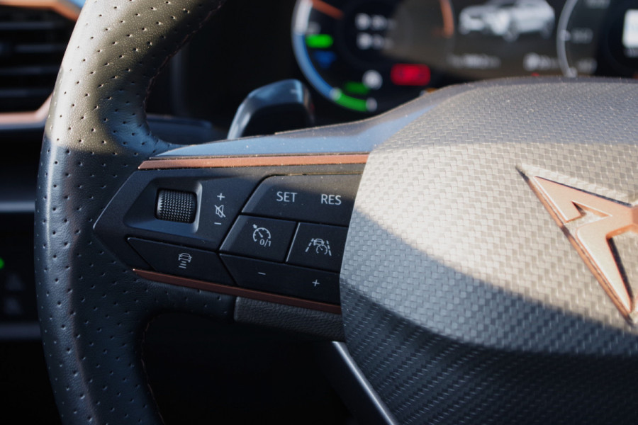 CUPRA Formentor 1.4 e-Hybrid VZ 245 PK Copper Edition PHEV, Panoramadak, Camera, Carplay, Adap. Cruise Control