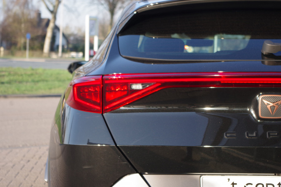 CUPRA Formentor 1.4 e-Hybrid VZ 245 PK Copper Edition PHEV, Panoramadak, Camera, Carplay, Adap. Cruise Control