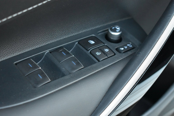 Toyota Corolla 1.8 Hybrid Dynamic | CAMERA | STOELVERWARMING | APPLE CARPLAY | ANDROID AUTO | NAP |