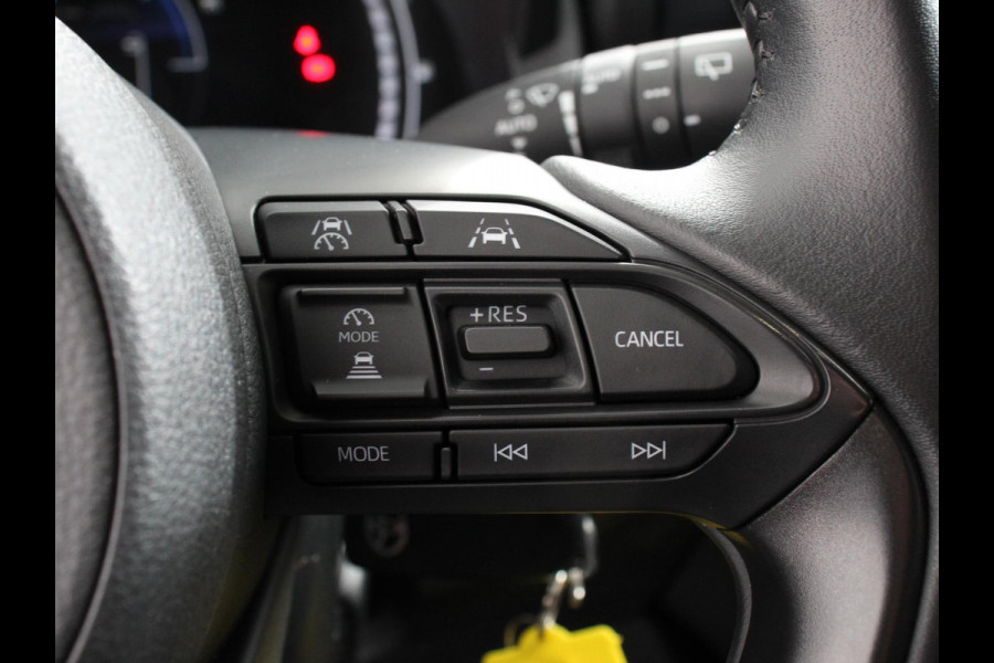 Toyota Yaris 1.5 Hybrid Dynamic Automaat Climate control | Cruise control adaptieve | LED | Achteruitrijcamera | Lane assist | Apple Carplay/ Android Auto |