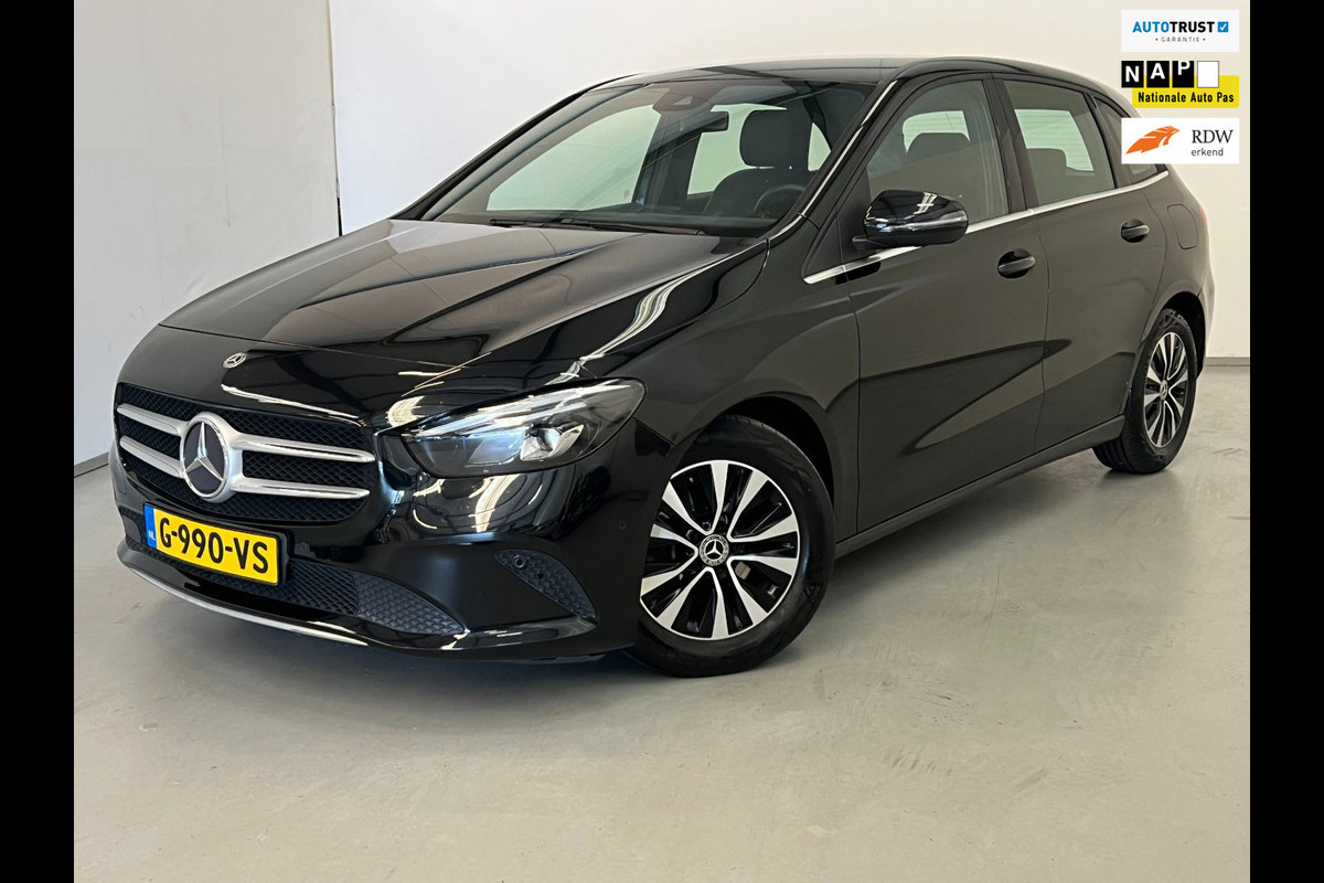 Mercedes-Benz B-Klasse 180d / NL-auto / Widescreen / CarPlay / Stoelverwarming