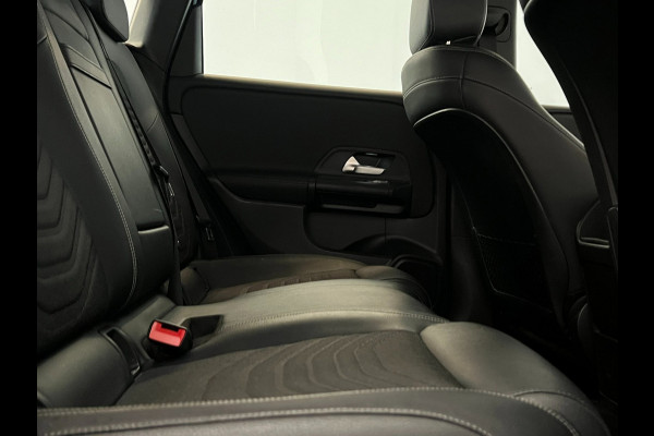 Mercedes-Benz B-Klasse 180d / NL-auto / Widescreen / CarPlay / Stoelverwarming