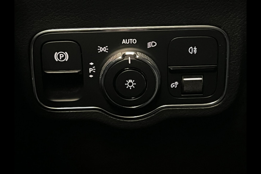 Mercedes-Benz B-Klasse 180d / NL-auto / Widescreen / CarPlay / Stoelverwarming