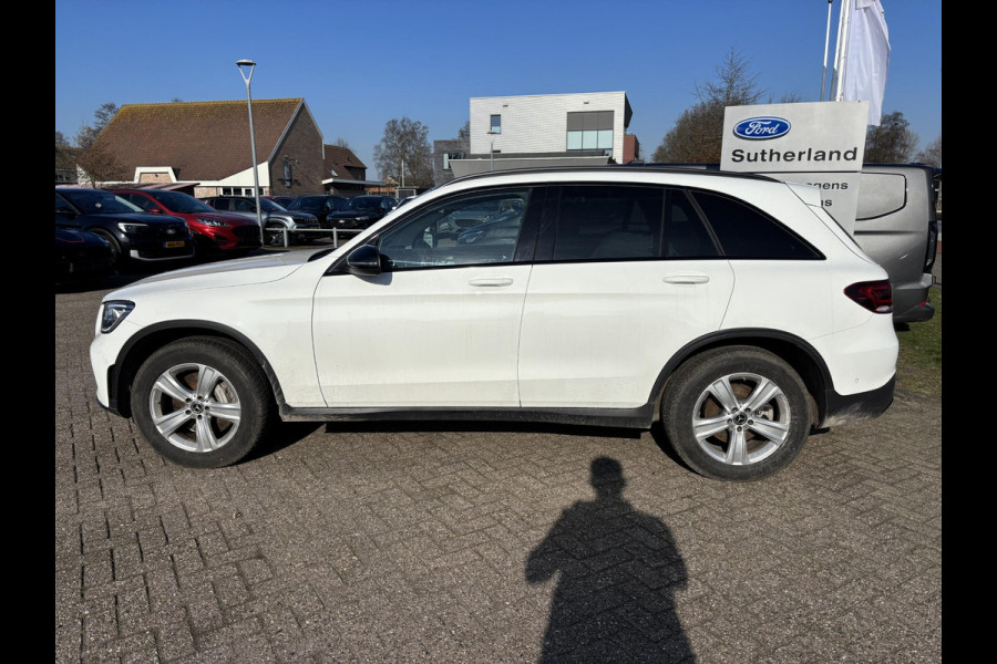 Mercedes-Benz GLC 300e 4MATIC AMG Line PHEV 320pk | Trekhaak | Panoramadak | 2 bandensets | Leder | Adaptive cruise control | Camera