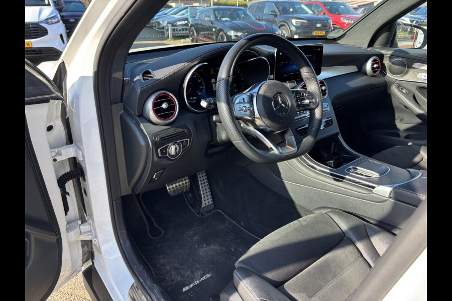 Mercedes-Benz GLC 300e 4MATIC AMG Line PHEV 320pk | Trekhaak | Panoramadak | 2 bandensets | Leder | Adaptive cruise control | Camera