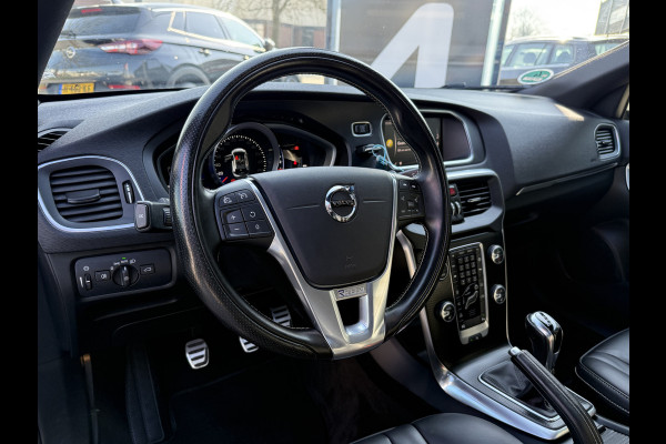 Volvo V40 BWJ 2018 | 2.0 D3 150PK R-DESIGN | TREKHAAK | PANO DAK | LEER | CAMERA A | CLIMA | NAVI | STOELVERW | PREMIUM AUDIO