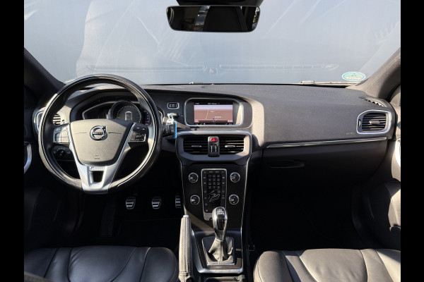 Volvo V40 BWJ 2018 | 2.0 D3 150PK R-DESIGN | TREKHAAK | PANO DAK | LEER | CAMERA A | CLIMA | NAVI | STOELVERW | PREMIUM AUDIO