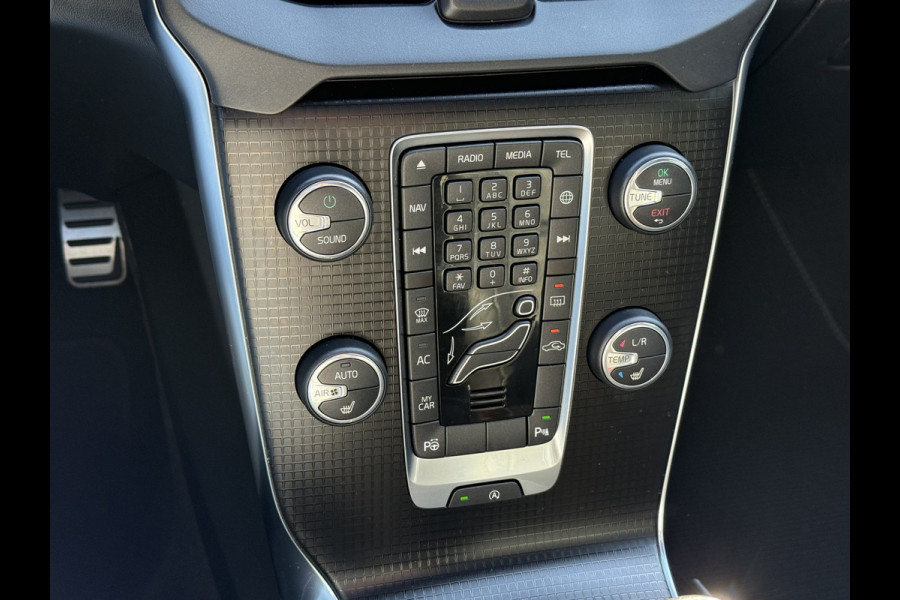 Volvo V40 BWJ 2018 | 2.0 D3 150PK R-DESIGN | TREKHAAK | PANO DAK | LEER | CAMERA A | CLIMA | NAVI | STOELVERW | PREMIUM AUDIO