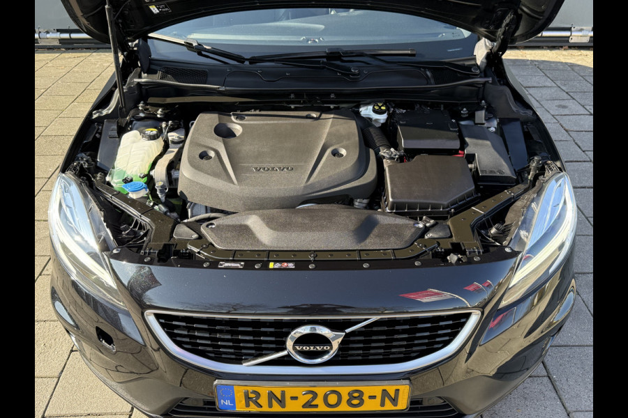 Volvo V40 BWJ 2018 | 2.0 D3 150PK R-DESIGN | TREKHAAK | PANO DAK | LEER | CAMERA A | CLIMA | NAVI | STOELVERW | PREMIUM AUDIO
