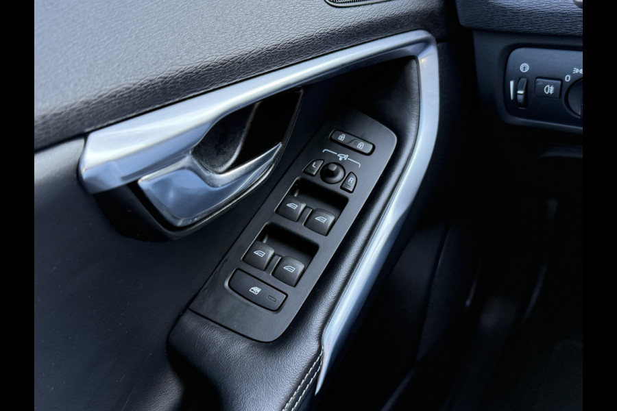 Volvo V40 BWJ 2018 | 2.0 D3 150PK R-DESIGN | TREKHAAK | PANO DAK | LEER | CAMERA A | CLIMA | NAVI | STOELVERW | PREMIUM AUDIO