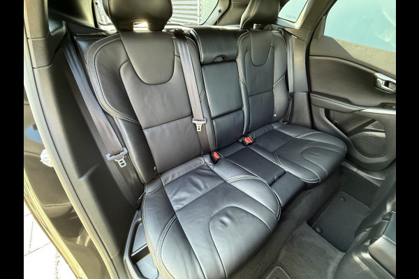 Volvo V40 BWJ 2018 | 2.0 D3 150PK R-DESIGN | TREKHAAK | PANO DAK | LEER | CAMERA A | CLIMA | NAVI | STOELVERW | PREMIUM AUDIO