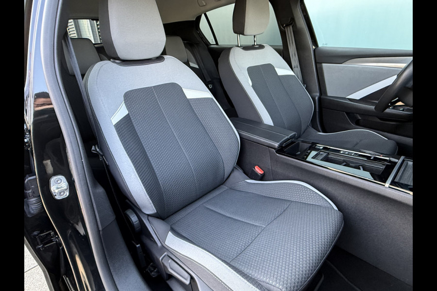 Opel Astra BWJ 2022 | SOH 97,5% 1.6 Hybrid 181PK SPORT | CAMERA A | CLIMA | NAVI | SPORTSTOELEN | STOEL&STUUR VERW | PDC 2X | CARPLAY | PRIVACY GLASS |