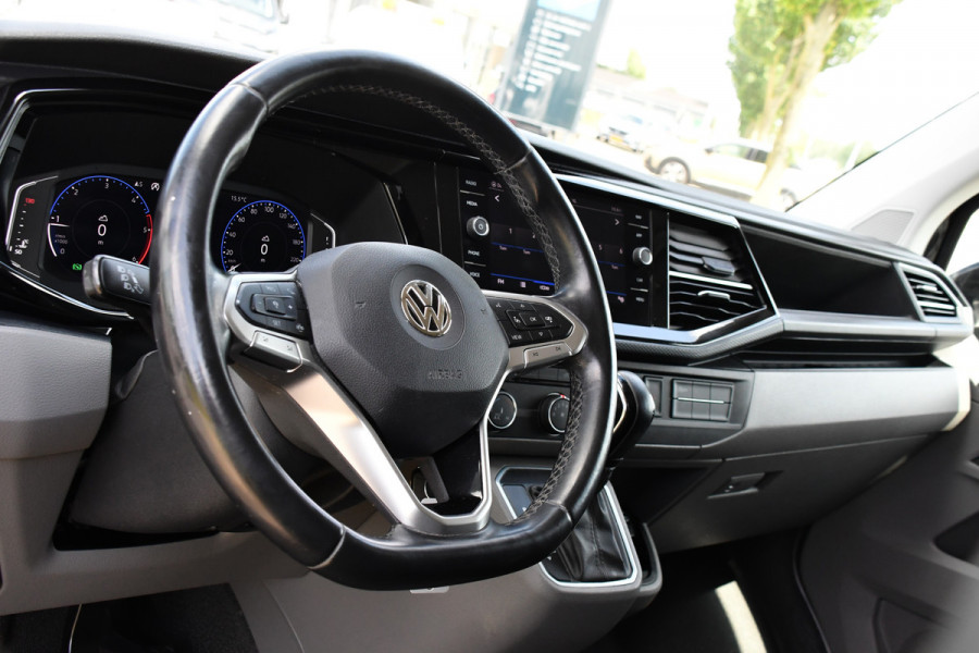 Volkswagen Transporter 2.0 TDI L2H1 32 DC Bulli Virtual, Adaptieve Cruise, Carplay, LED, 150PK, Stoelverwarming, Trekhaak, 2 x Schuifdeur, Standkachel, Uniek!