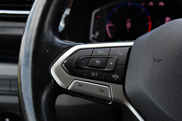 Volkswagen Transporter 2.0 TDI L2H1 32 DC Bulli Virtual, Adaptieve Cruise, Carplay, LED, 150PK, Stoelverwarming, Trekhaak, 2 x Schuifdeur, Standkachel, Uniek!