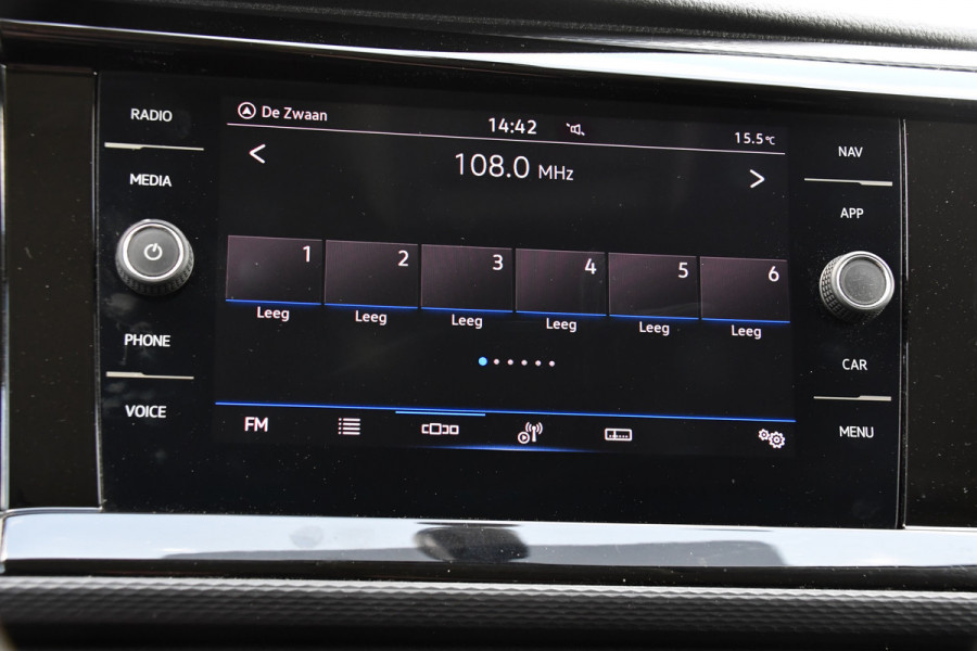 Volkswagen Transporter 2.0 TDI L2H1 32 DC Bulli Virtual, Adaptieve Cruise, Carplay, LED, 150PK, Stoelverwarming, Trekhaak, 2 x Schuifdeur, Standkachel, Uniek!