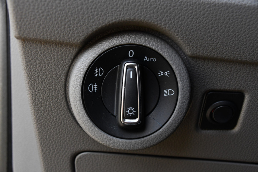 Volkswagen Transporter 2.0 TDI L2H1 32 DC Bulli Virtual, Adaptieve Cruise, Carplay, LED, 150PK, Stoelverwarming, Trekhaak, 2 x Schuifdeur, Standkachel, Uniek!