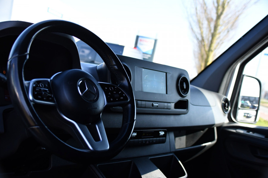 Mercedes-Benz Sprinter 319 V6 3.0 CDI L2H2 PB Edition Camera, Cruise, Carplay, 3500kg Trekhaak, 10,5'' Mbux, LED, Stoelverwarming, Automaat Uniek!