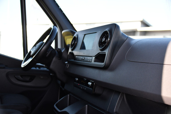 Mercedes-Benz Sprinter 319 V6 3.0 CDI L2H2 PB Edition Camera, Cruise, Carplay, 3500kg Trekhaak, 10,5'' Mbux, LED, Stoelverwarming, Automaat Uniek!