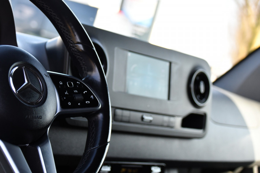 Mercedes-Benz Sprinter 319 V6 3.0 CDI L2H2 PB Edition Camera, Cruise, Carplay, 3500kg Trekhaak, 10,5'' Mbux, LED, Stoelverwarming, Automaat Uniek!