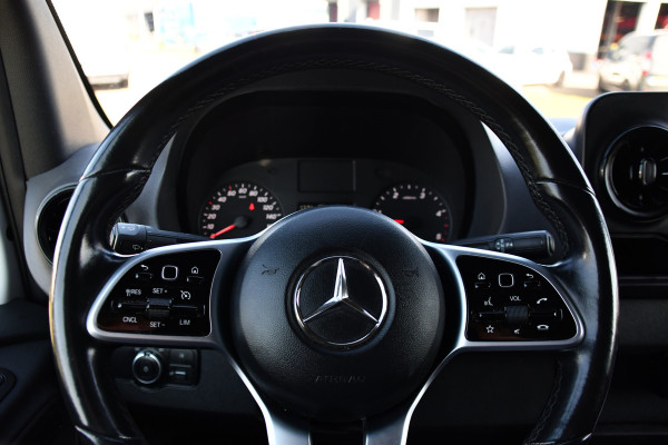 Mercedes-Benz Sprinter 319 V6 3.0 CDI L2H2 PB Edition Camera, Cruise, Carplay, 3500kg Trekhaak, 10,5'' Mbux, LED, Stoelverwarming, Automaat Uniek!