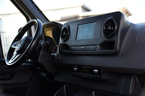 Mercedes-Benz Sprinter 319 V6 3.0 CDI L2H2 PB Edition Camera, Cruise, Carplay, 3500kg Trekhaak, 10,5'' Mbux, LED, Stoelverwarming, Automaat Uniek!