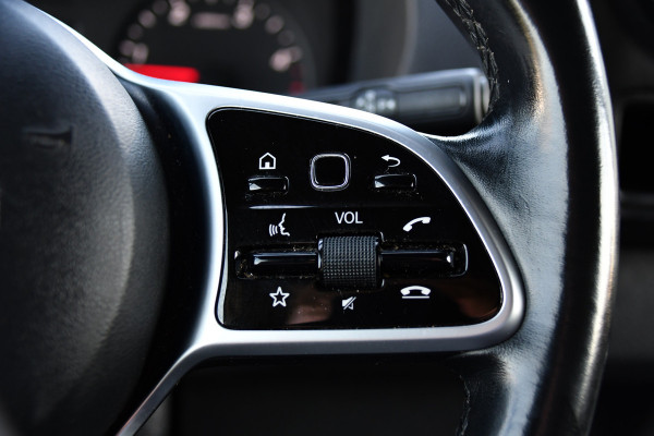 Mercedes-Benz Sprinter 319 V6 3.0 CDI L2H2 PB Edition Camera, Cruise, Carplay, 3500kg Trekhaak, 10,5'' Mbux, LED, Stoelverwarming, Automaat Uniek!