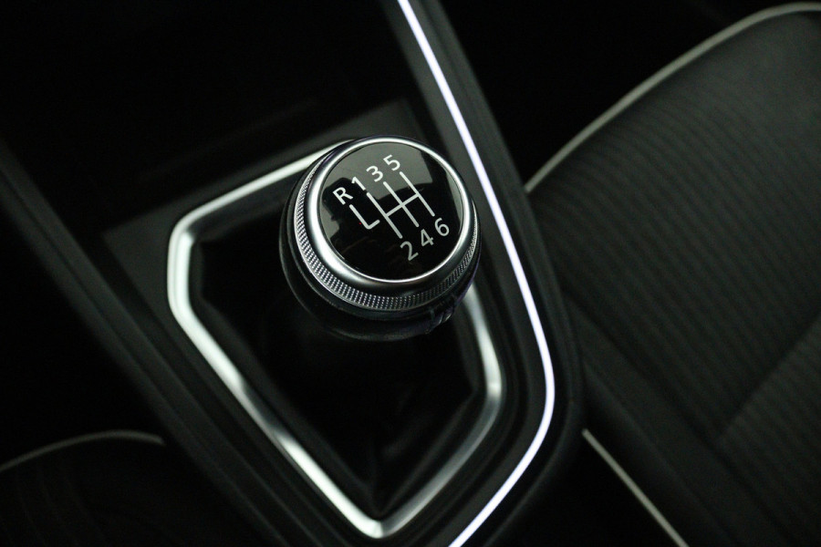 Renault Clio 1.0 TCe Intens (CARPLAY, CRUISE CONTROL, LANE-ASSIST, PARKEERSENSOREN, NAVIGATIE)