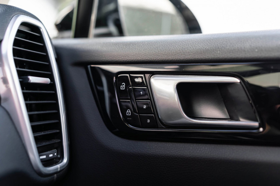 Porsche Cayenne Coupé 3.0 PANO LED LEDER